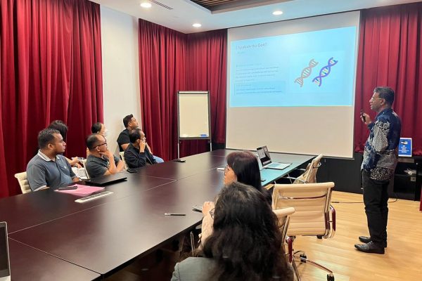 Dr. Balavendrian Anthony presenting an educational session on epigenetics and occupational health during a workplace health talk at Globetronics, Penang.