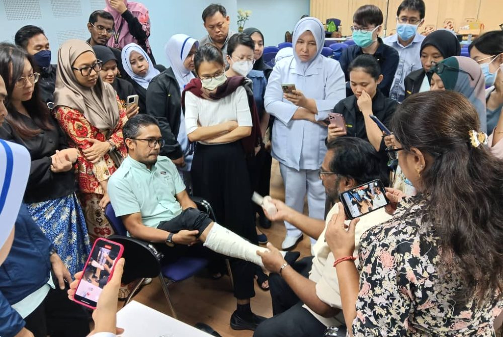 HACC 32 - Dr. Sreedharan Muniandy Leads Wound Care Training at USM Empowering Future Healthcare Professionals (1)